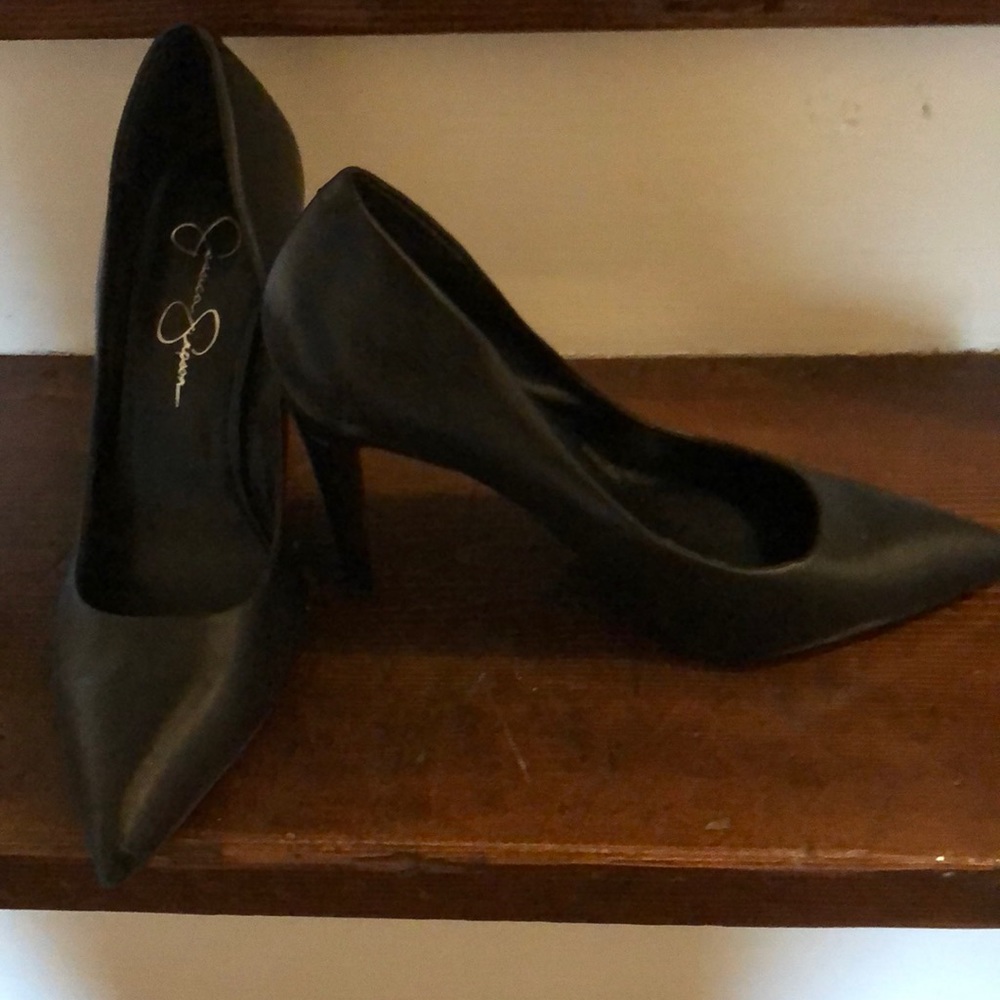 Jessica Simpson pumps